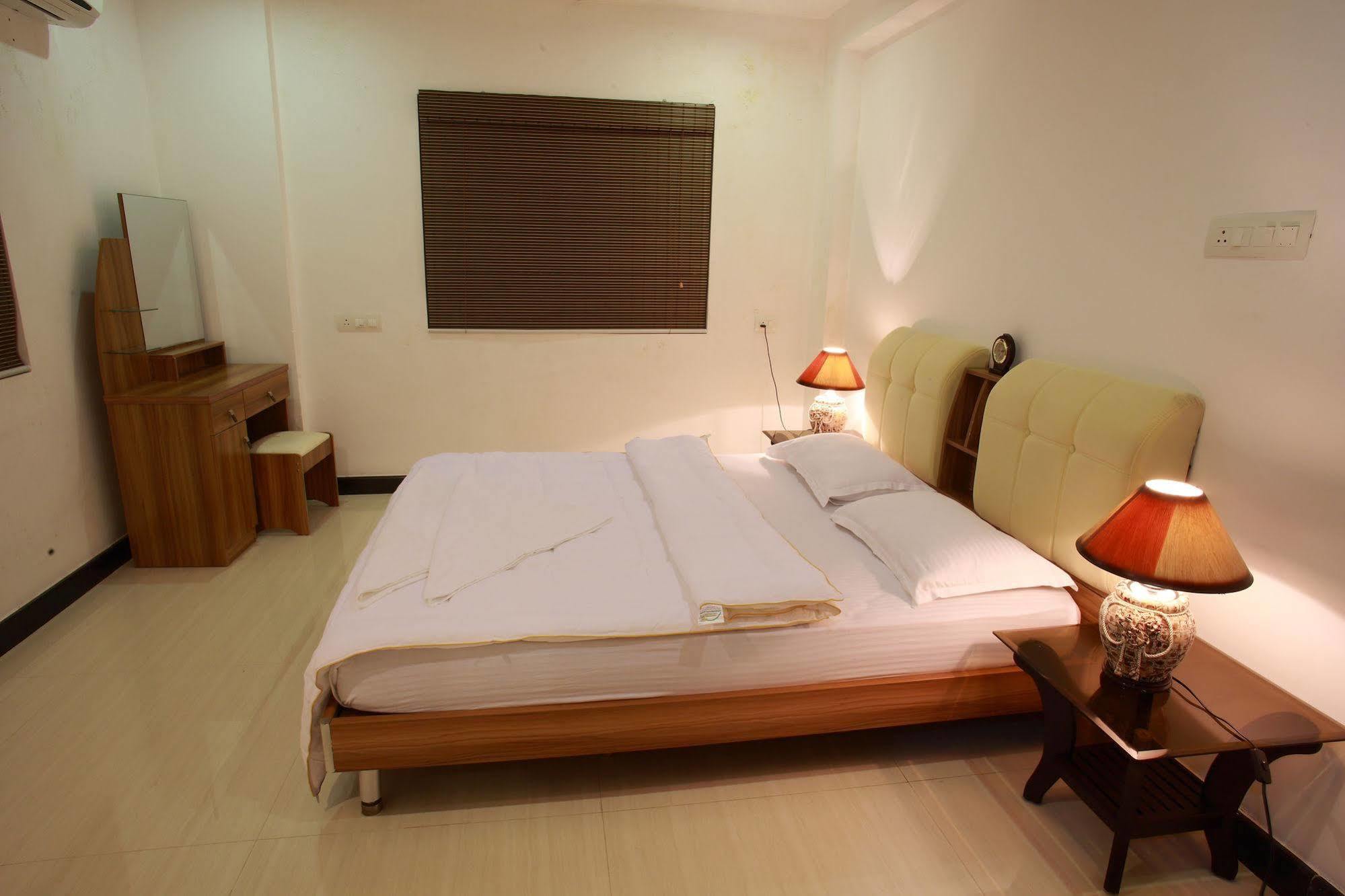Hotel Phils' Residencia Kochi Exterior foto