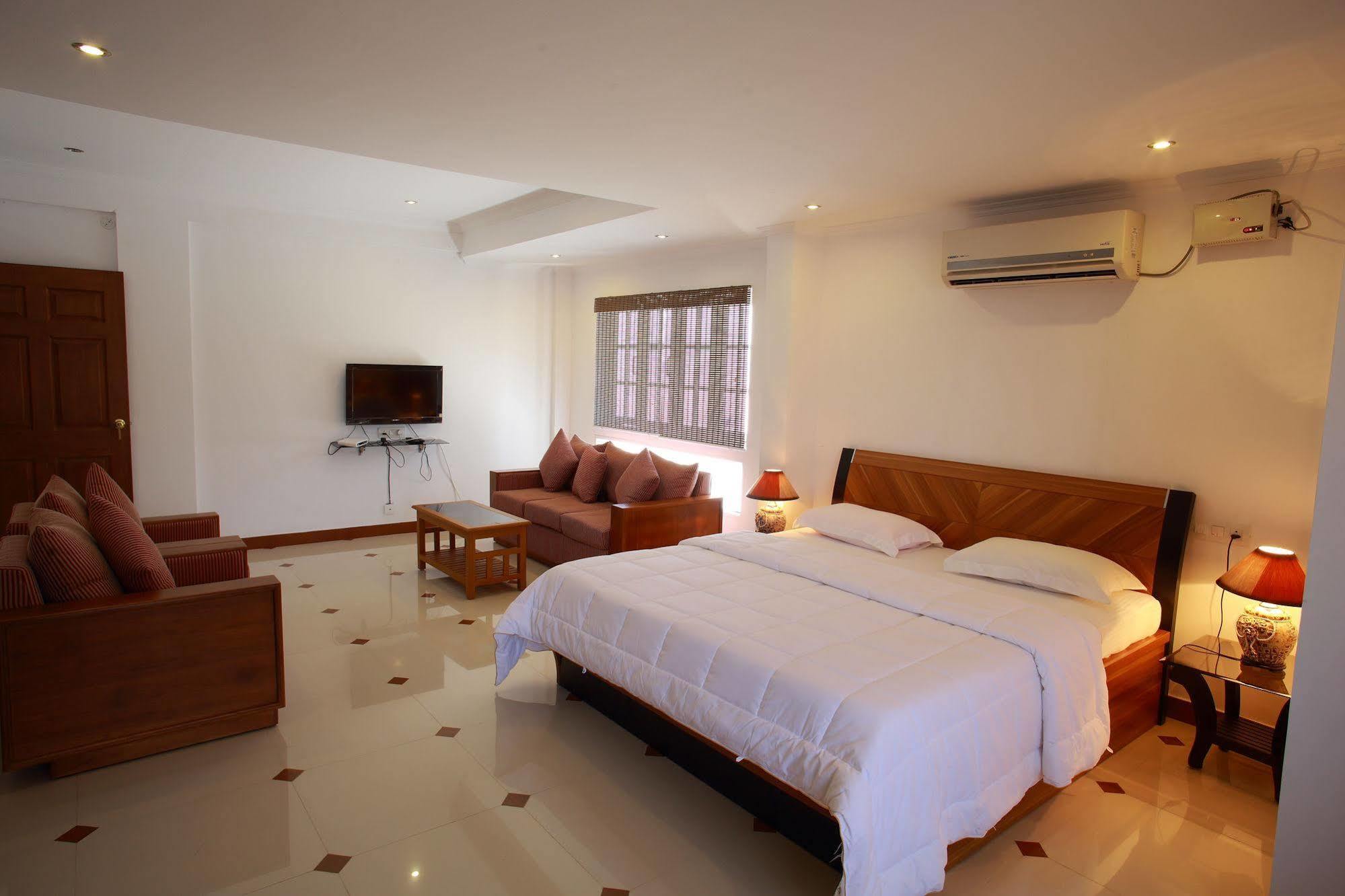 Hotel Phils' Residencia Kochi Exterior foto